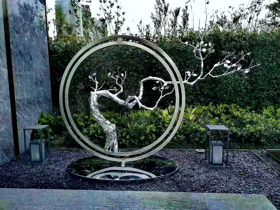 Tree in a Circle